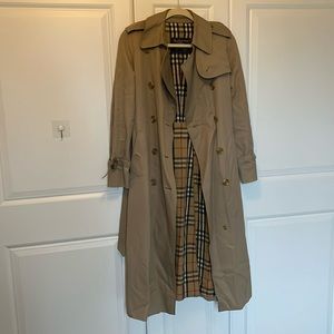 Vintage classic Burberry Trench